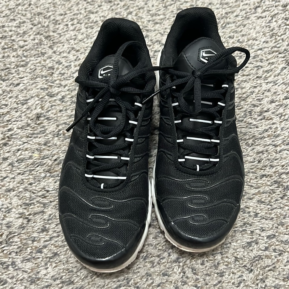 Nike 7.5 black TN AIR max